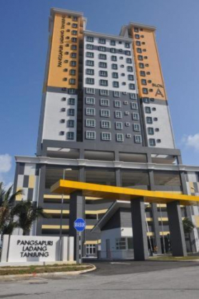 Seaside Haven Homestay Seaview Unit with Pool Opposite KTCC & Mayang Mall - Pangsapuri Ladang Tanjung